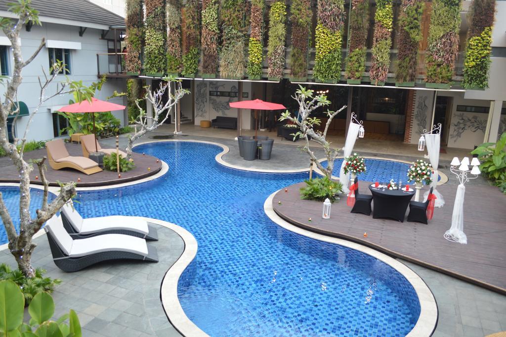 Patra Bandung Hotel Exterior photo