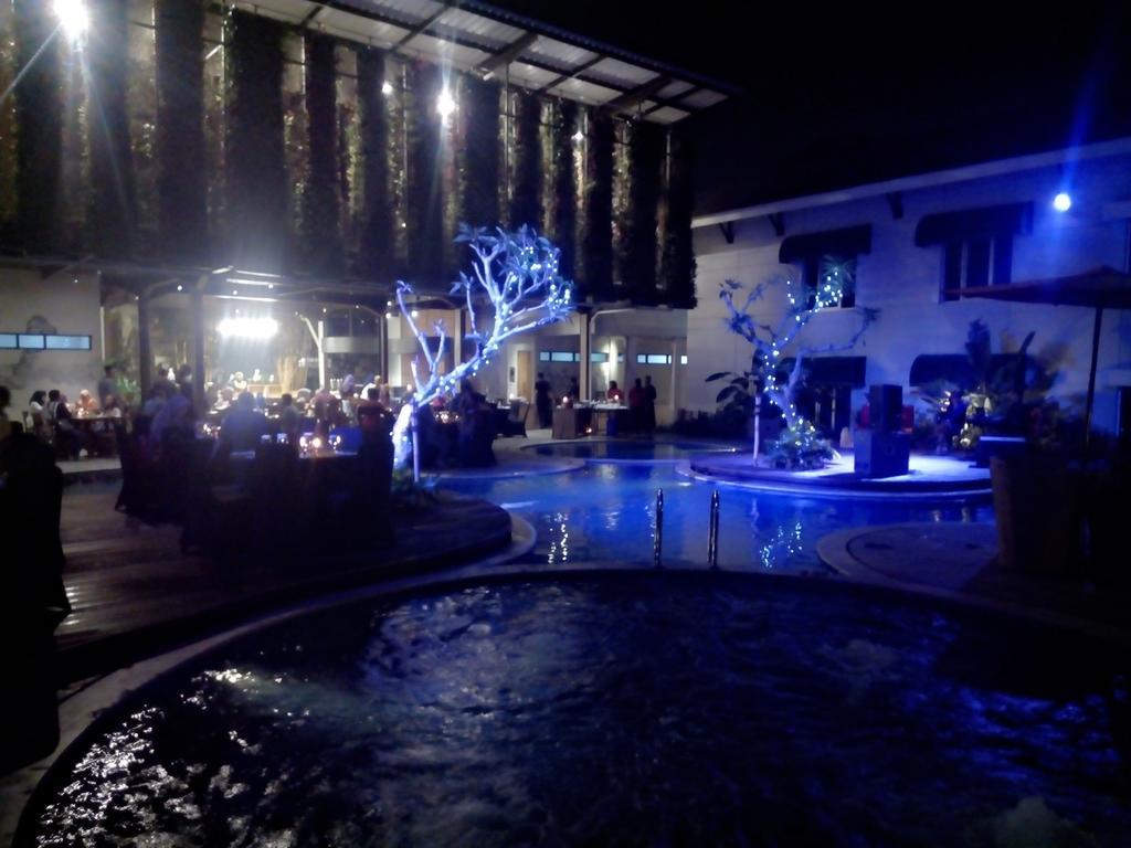 Patra Bandung Hotel Exterior photo