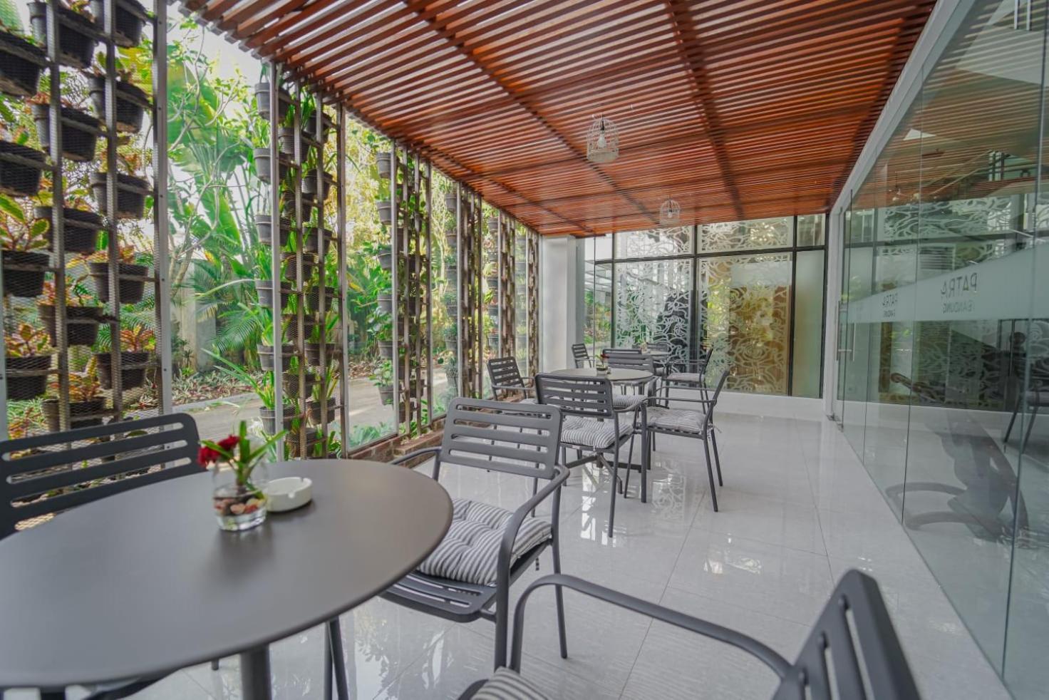 Patra Bandung Hotel Exterior photo