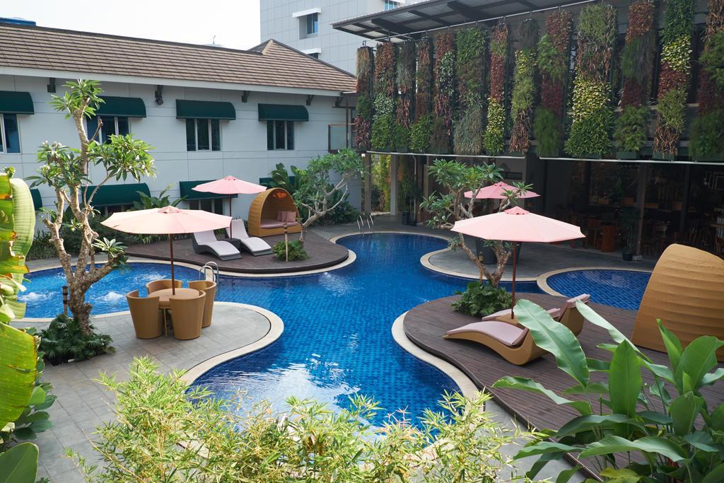 Patra Bandung Hotel Exterior photo