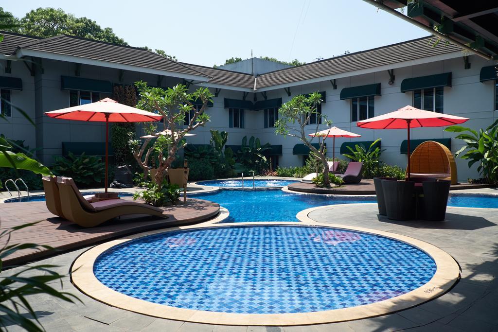 Patra Bandung Hotel Exterior photo