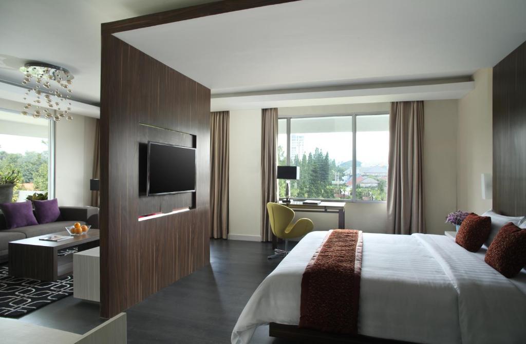 Patra Bandung Hotel Exterior photo