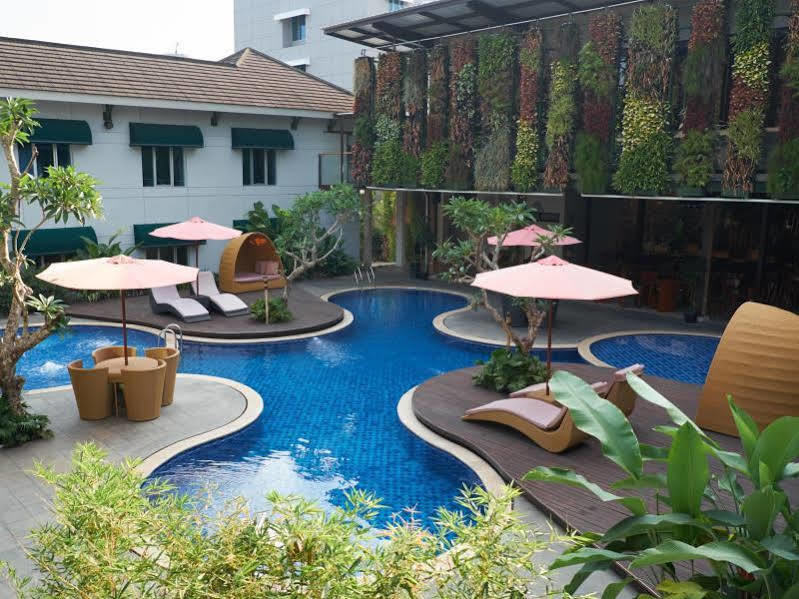 Patra Bandung Hotel Exterior photo
