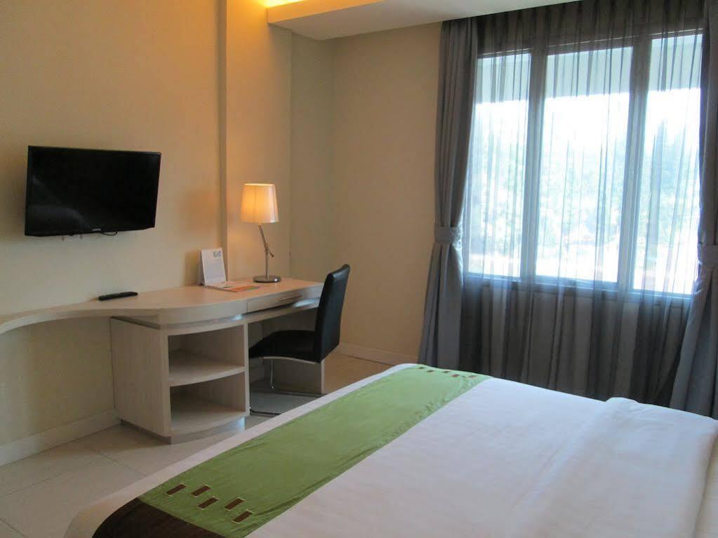 Patra Bandung Hotel Exterior photo